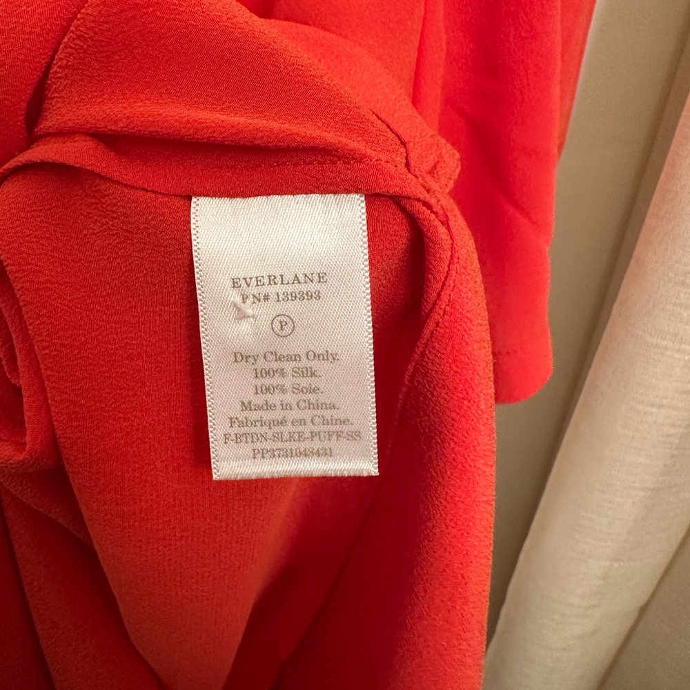Everlane 100% Silk Red Short-Sleeve Button-Down Blouse - Picture 4 of 5